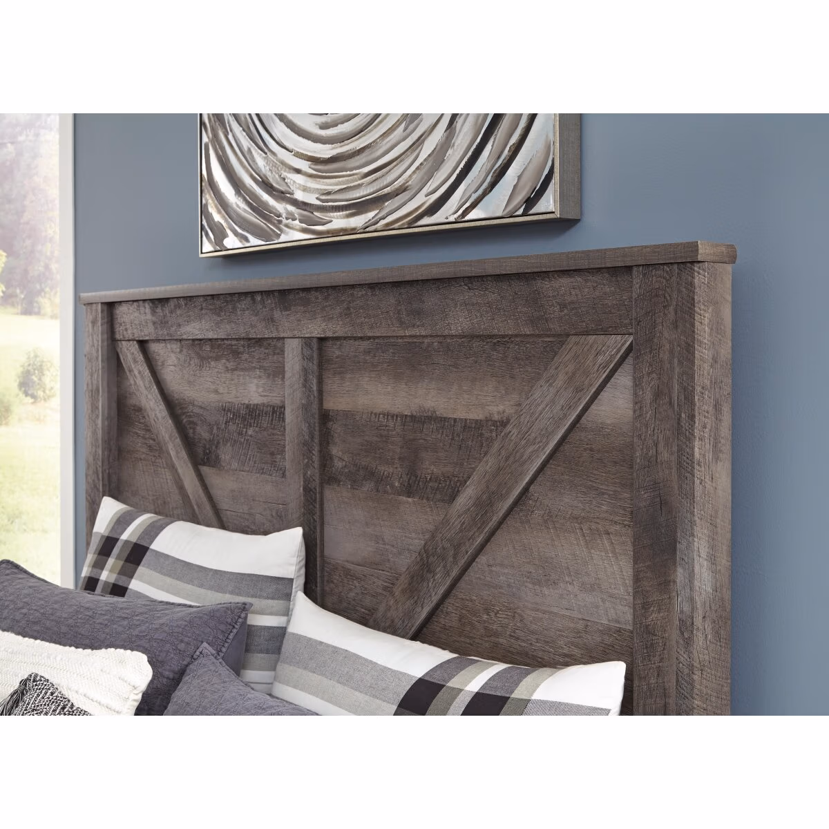 Wynnlow Queen Crossbuck Panel Bed, Dresser, Mirror and Chest - Image 14