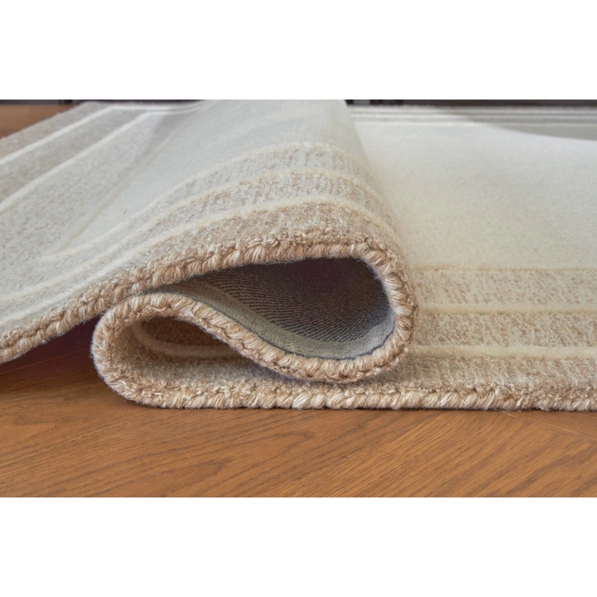 Teelgan Large Rug - Image 5