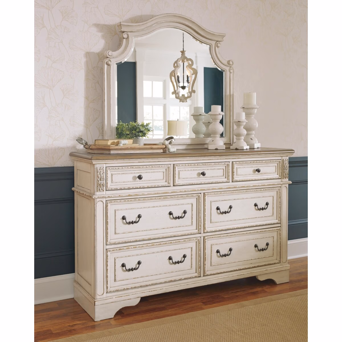 Realyn Queen Bed with Mirrored Dresser and Nightstand - Image 15
