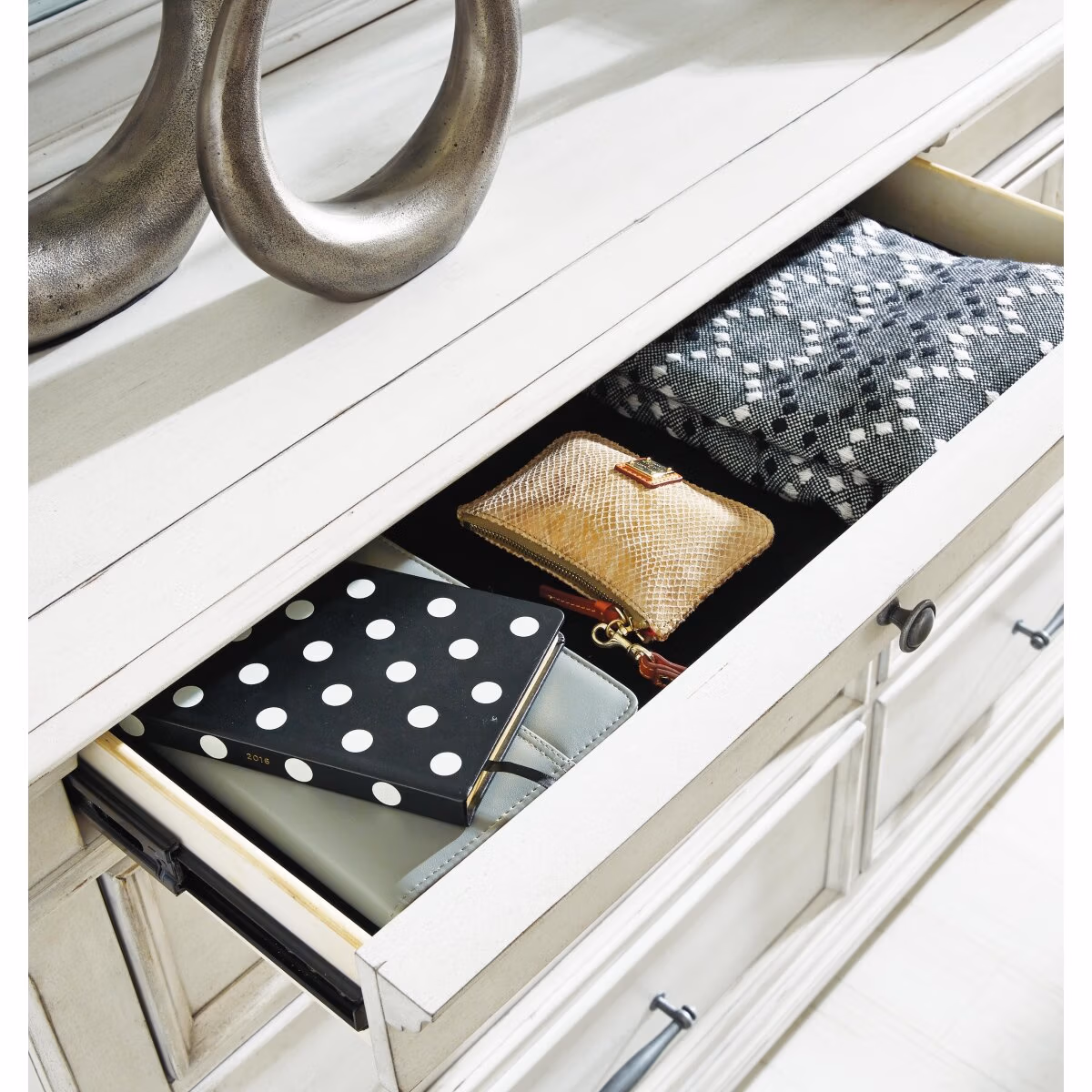 Kanwyn Dresser and Mirror - Image 8
