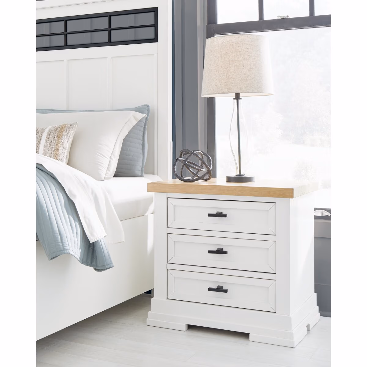 Ashbryn Nightstand - Image 3