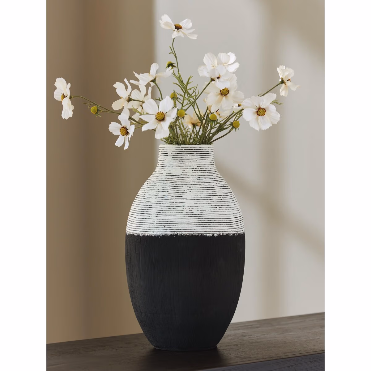 Girtha Vase - Image 3