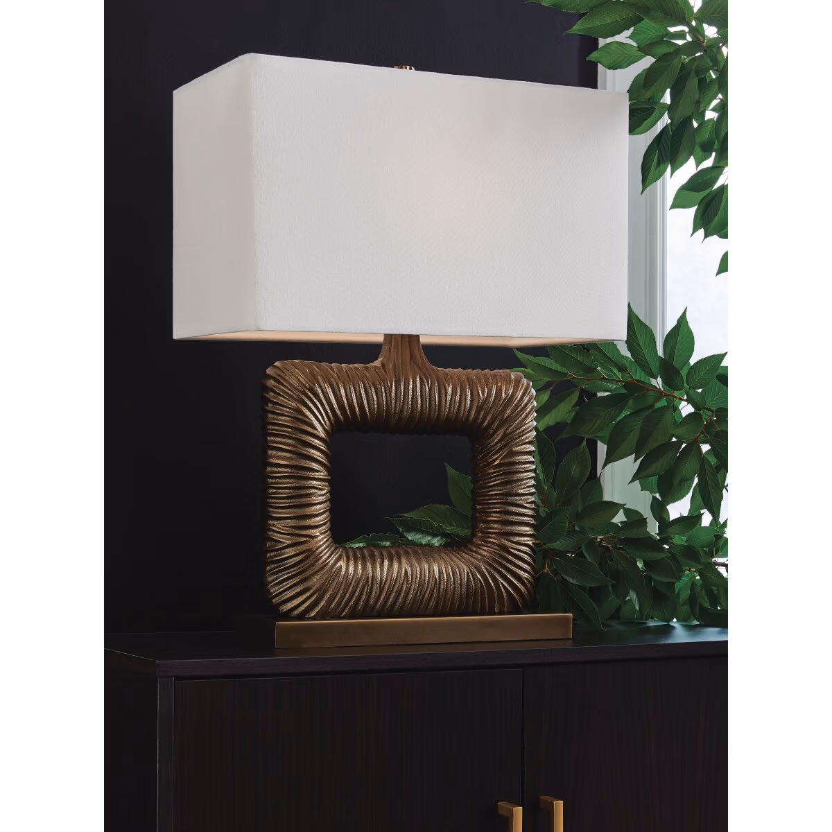 Garronby Table Lamp - Image 3