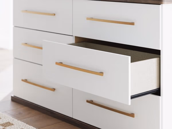 Kendanport King Upholstered Bed, Dresser and Nightstand - Image 27