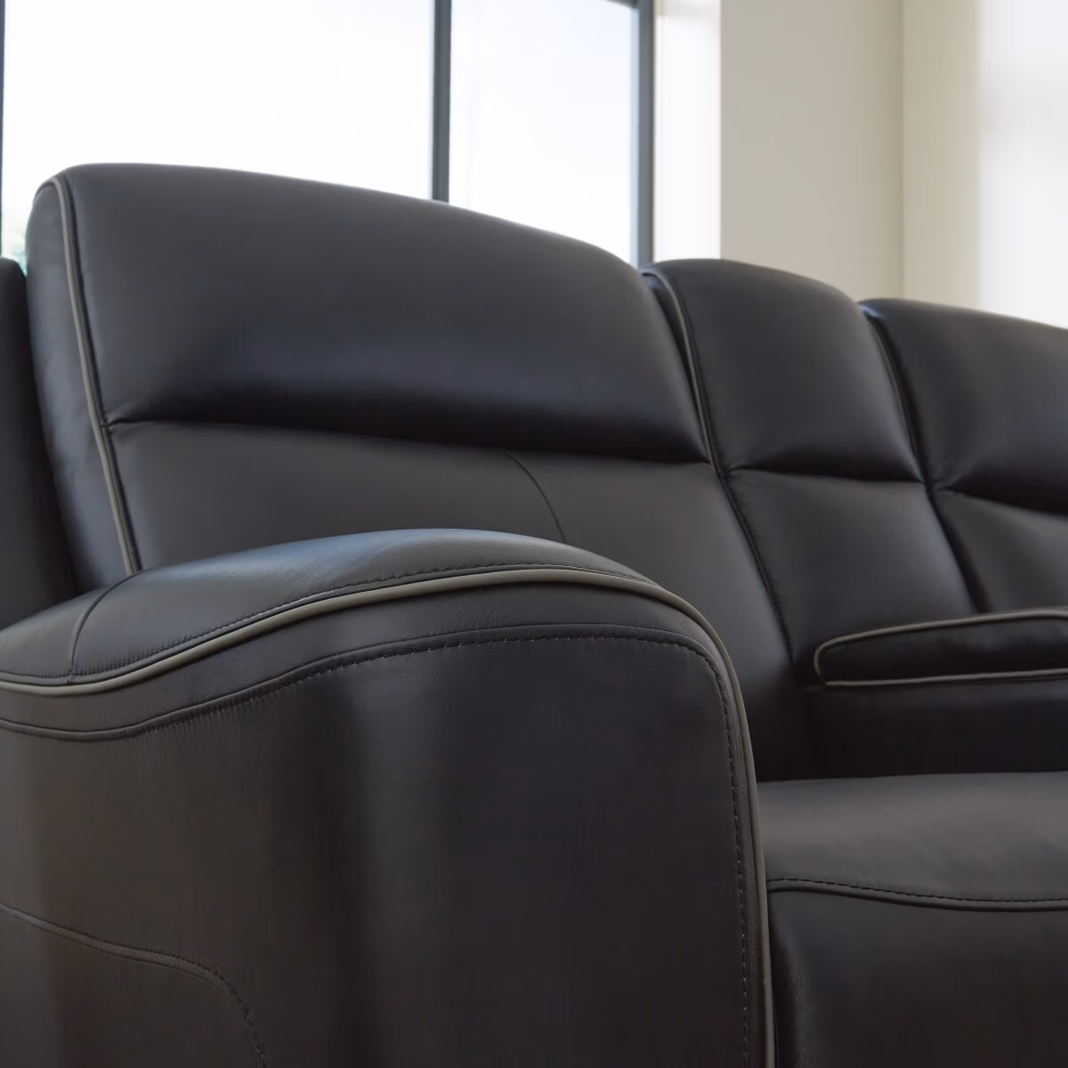 5Z-Comfort Power Reclining Loveseat with Console - Image 11