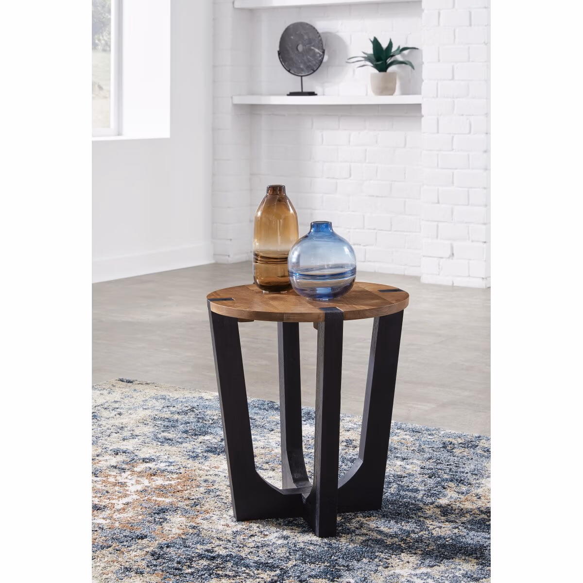 Hanneforth End Table - Image 3