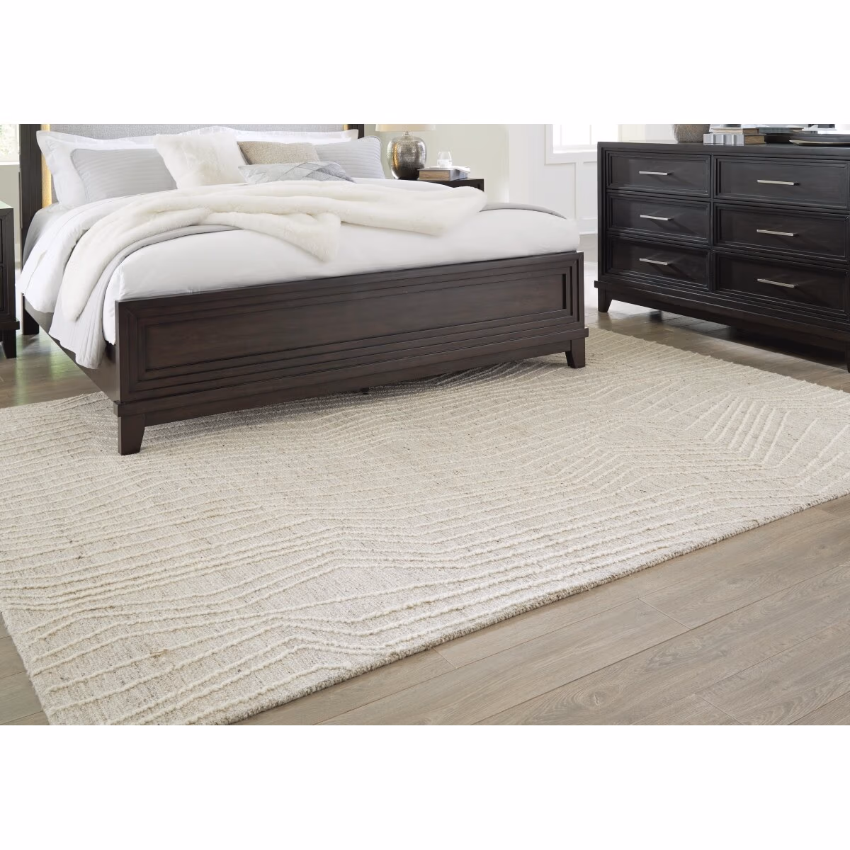 Varahill 8' x 10' Rug - Image 3