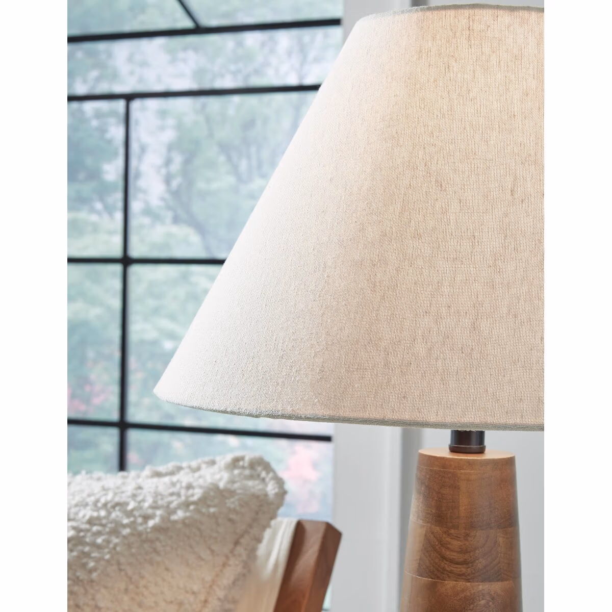 Danset Table Lamp - Image 4