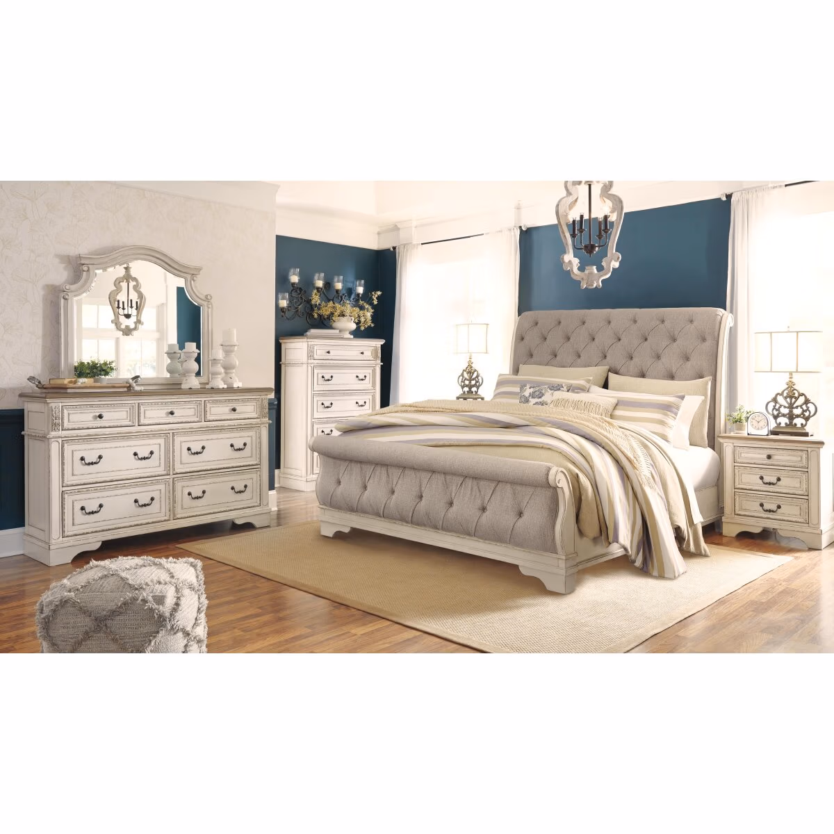 Realyn King Sleigh Bed - Image 10