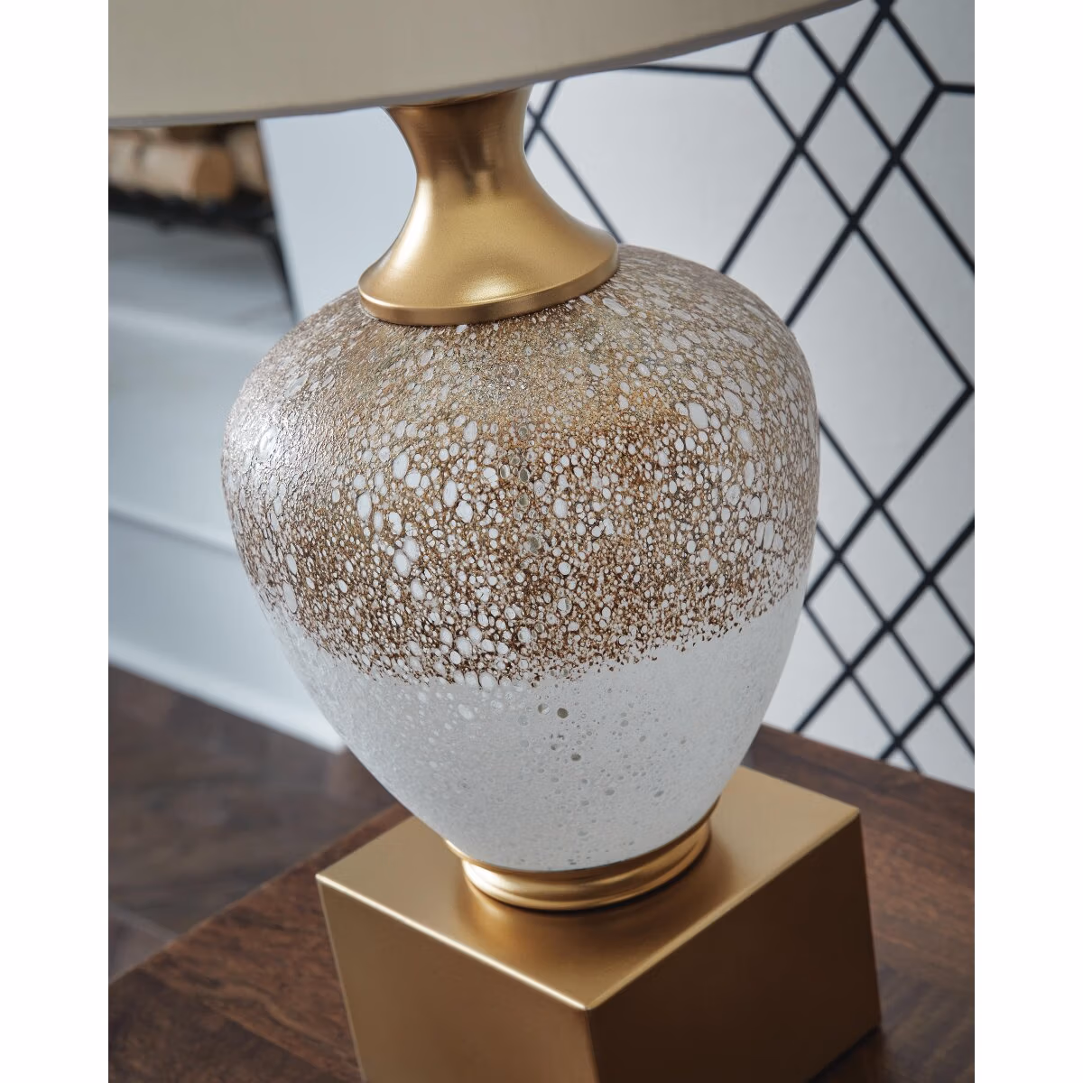 Tavisburg Table Lamp - Image 4
