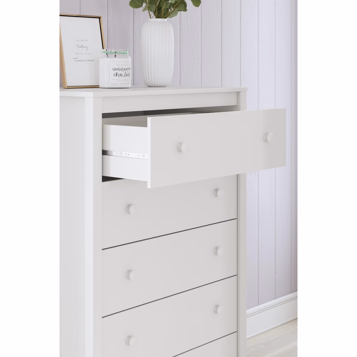 Hallityn Chest of Drawers - Image 11