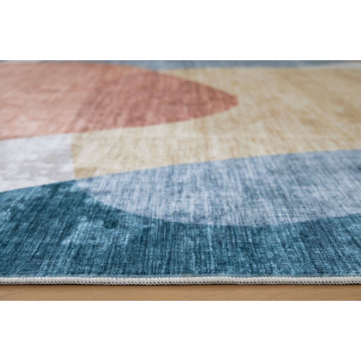 Chanleigh Washable 5' x 7' Area Rug - Image 4