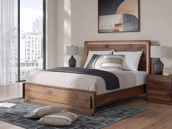 Fortlorn King Panel Bed - Image 3