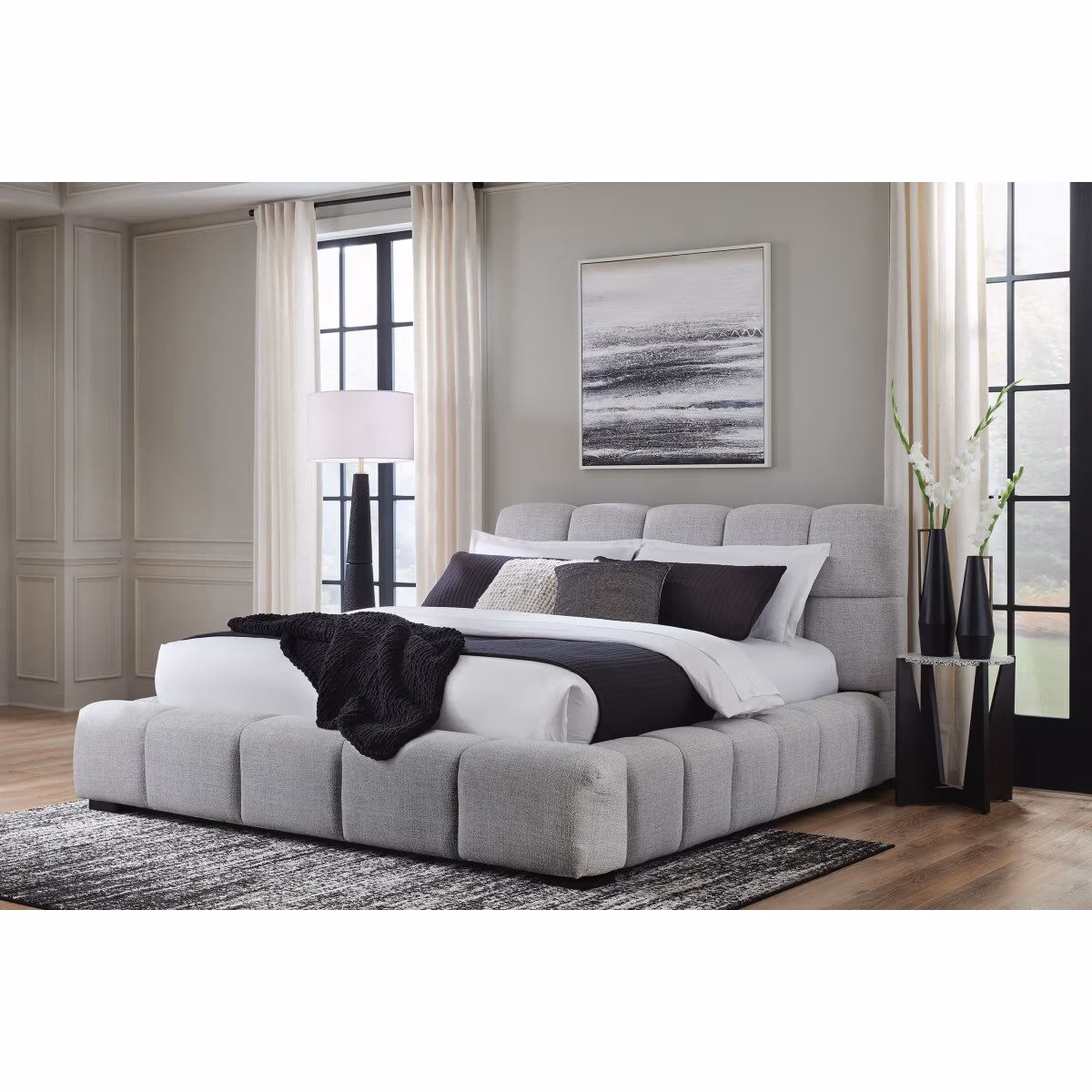 Grendusk Queen Upholstered Bed - Image 3