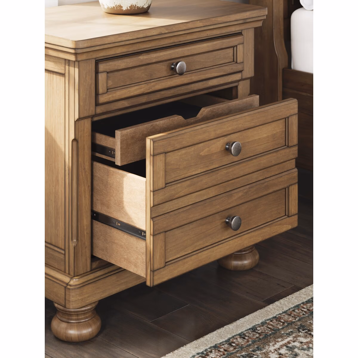Feddinger Nightstand - Image 12