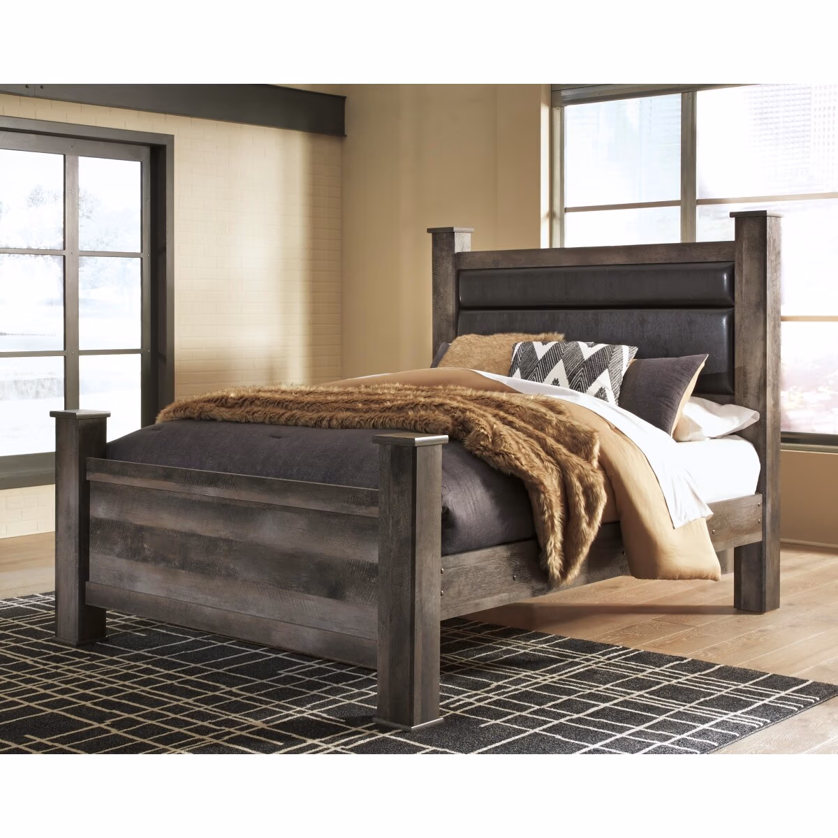 Wynnlow Queen Upholstered Poster Bed - Image 3