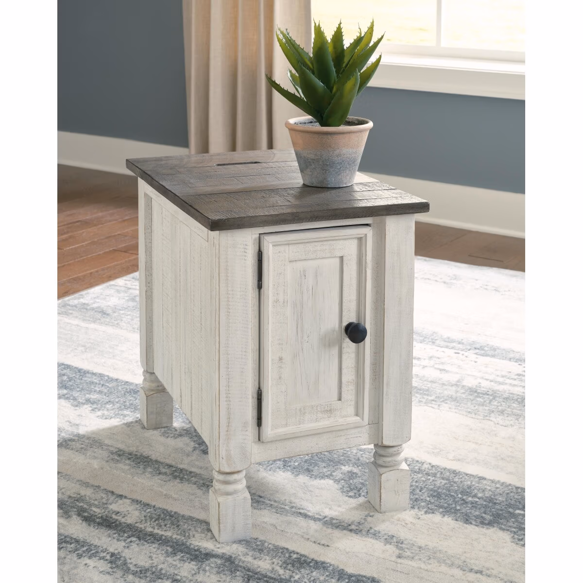 Havalance Chairside End Table - Image 3