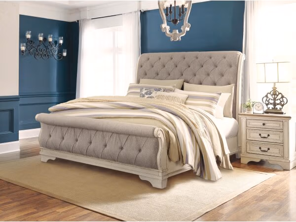 Realyn King Sleigh Bed - Image 9