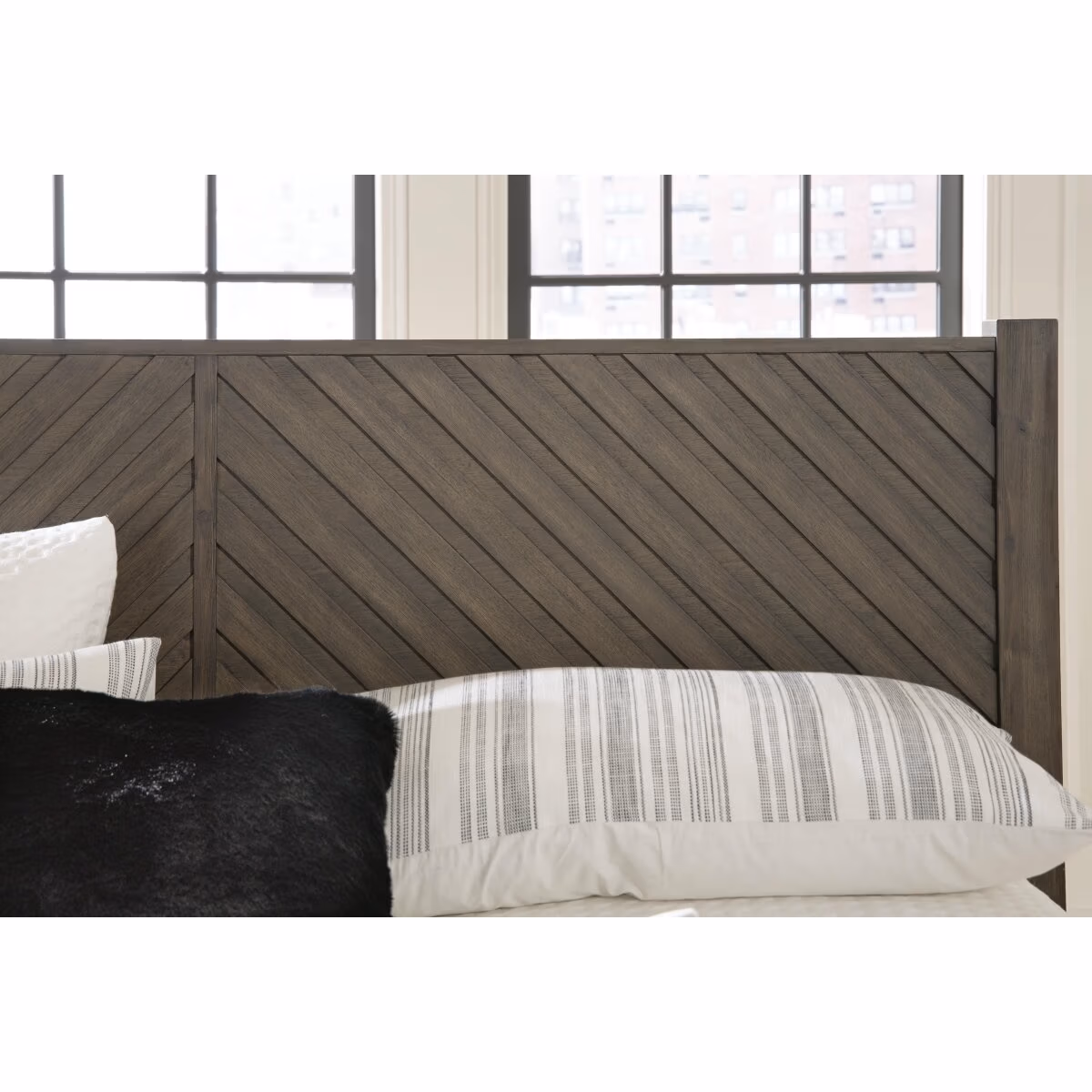 Arkenton King Panel Bed - Image 8