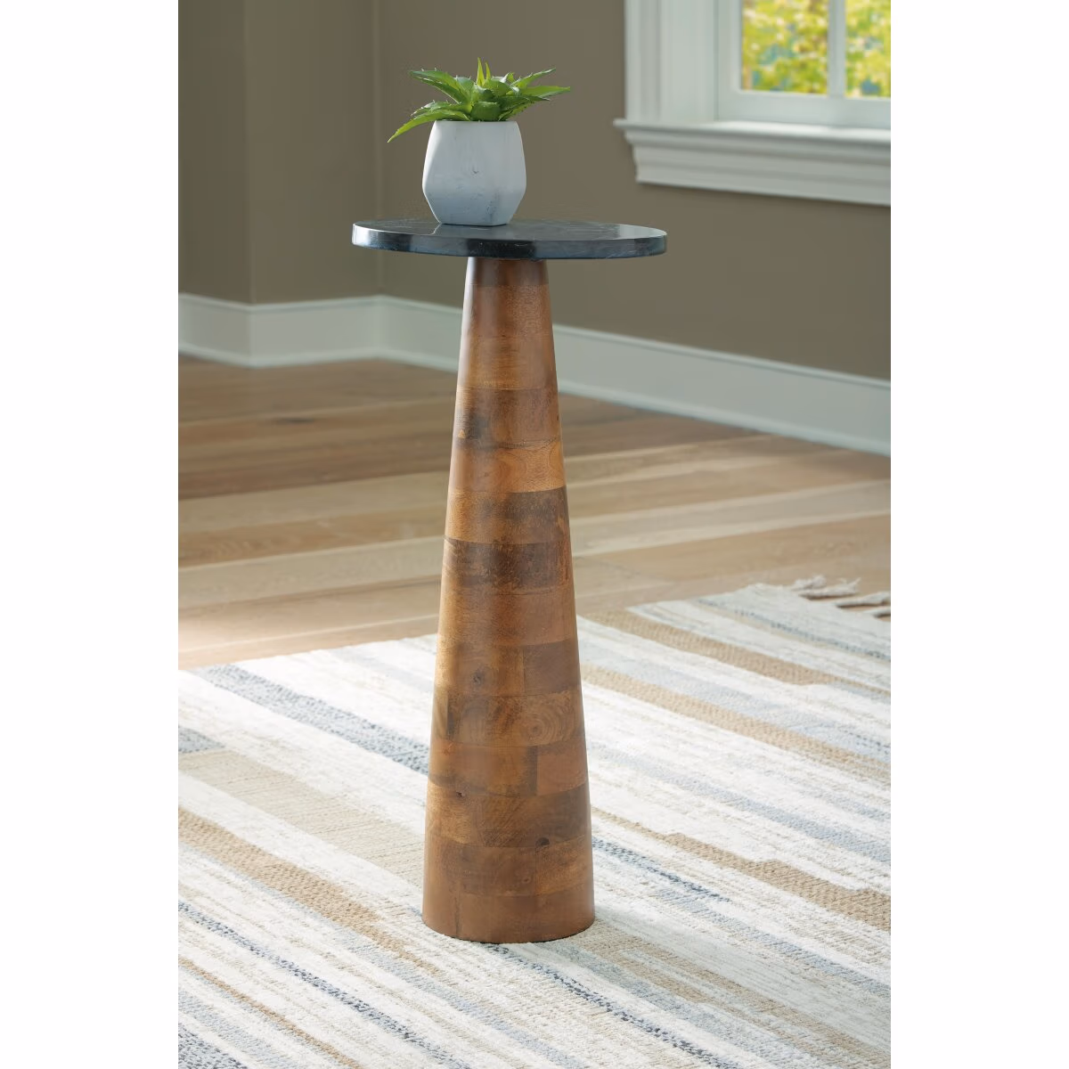 Quinndon Accent Table - Image 3
