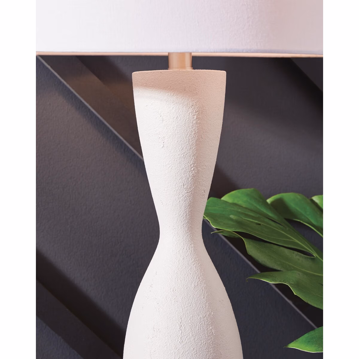 Davinford Table Lamp - Image 4