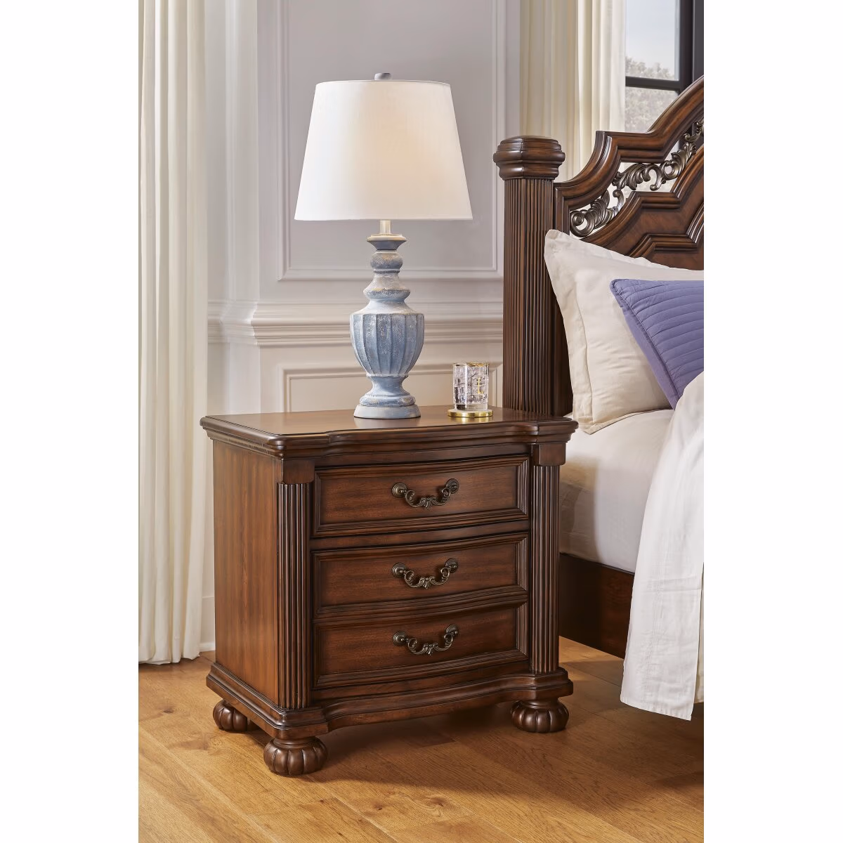 Lavinton Nightstand - Image 3