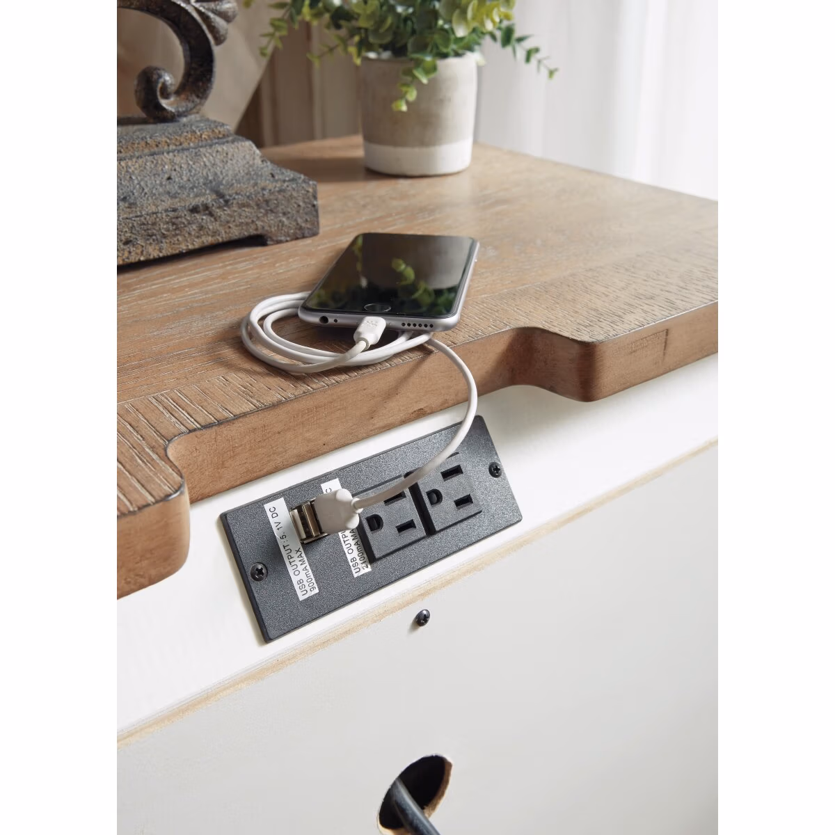 Realyn Nightstand - Image 7