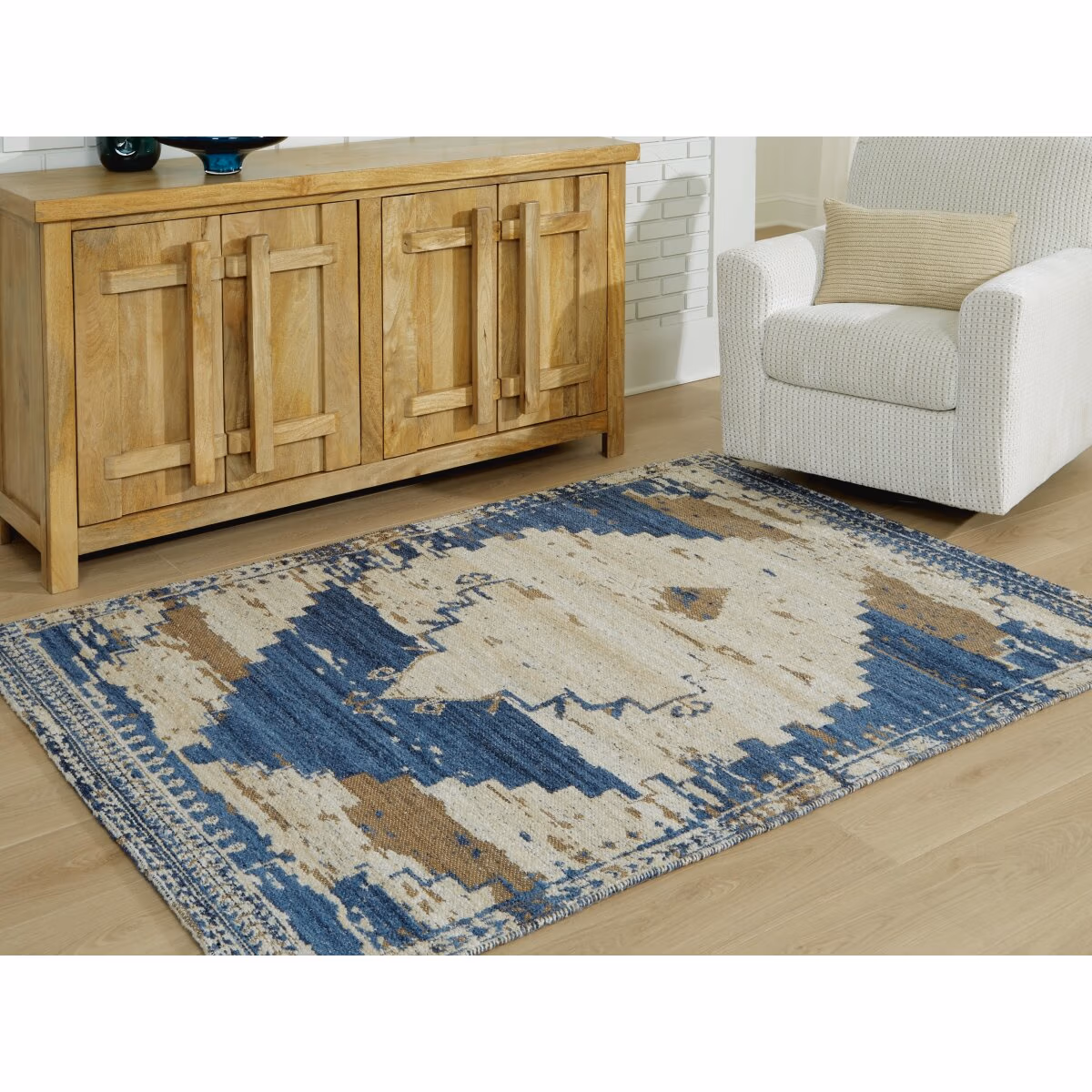Varnler 8' x 10' Rug - Image 3