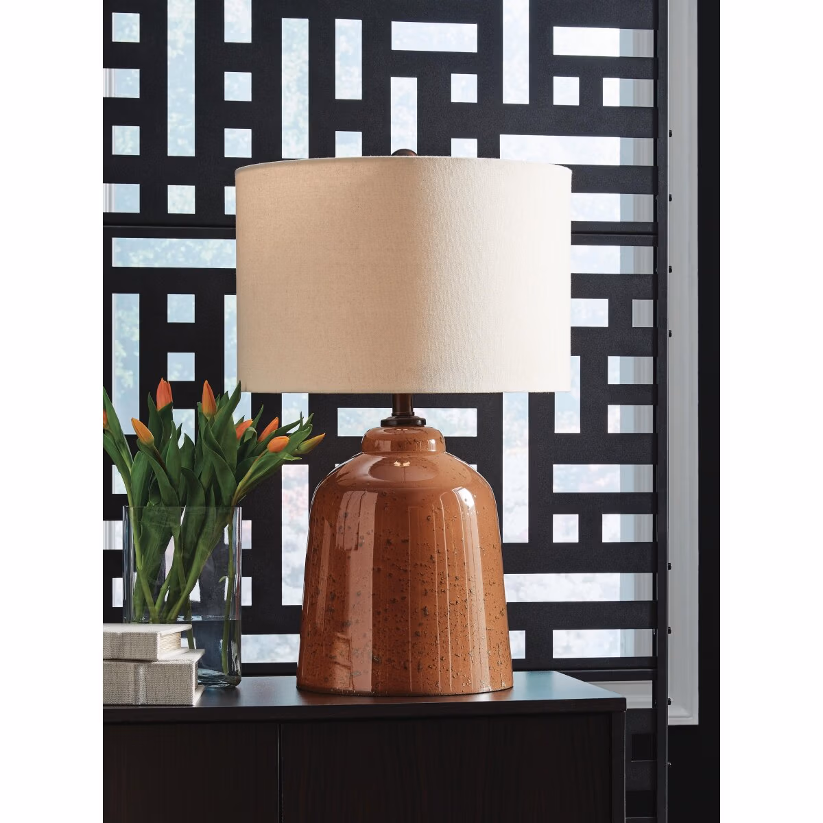 Aaleahya Table Lamp - Image 3