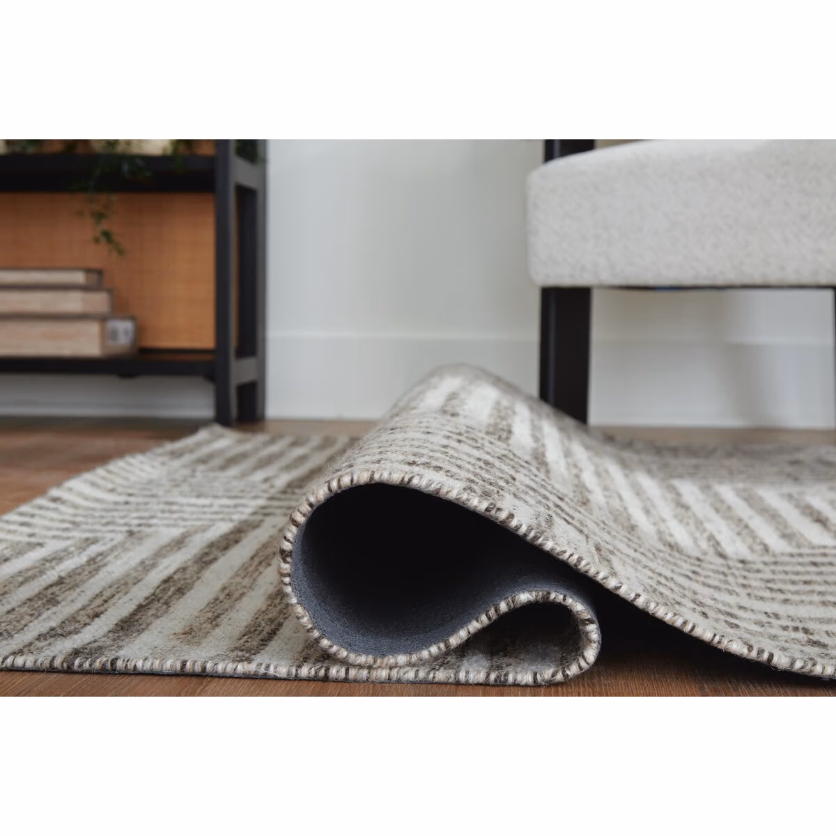 Jossen 8' x 10' Rug - Image 5