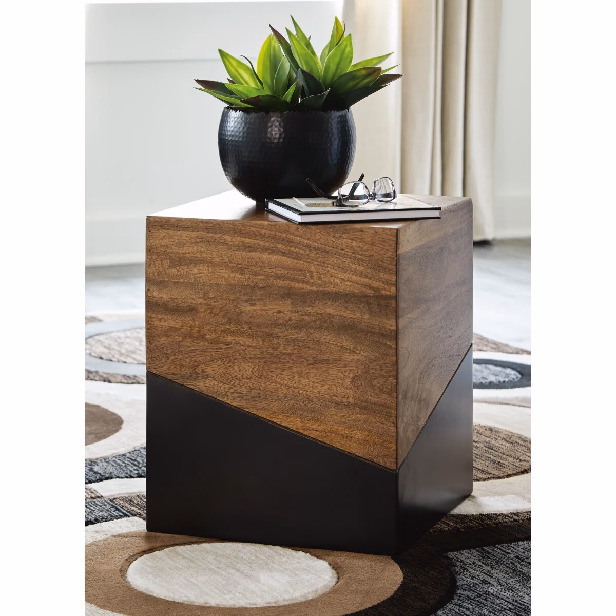 Trailbend Accent Table - Image 9