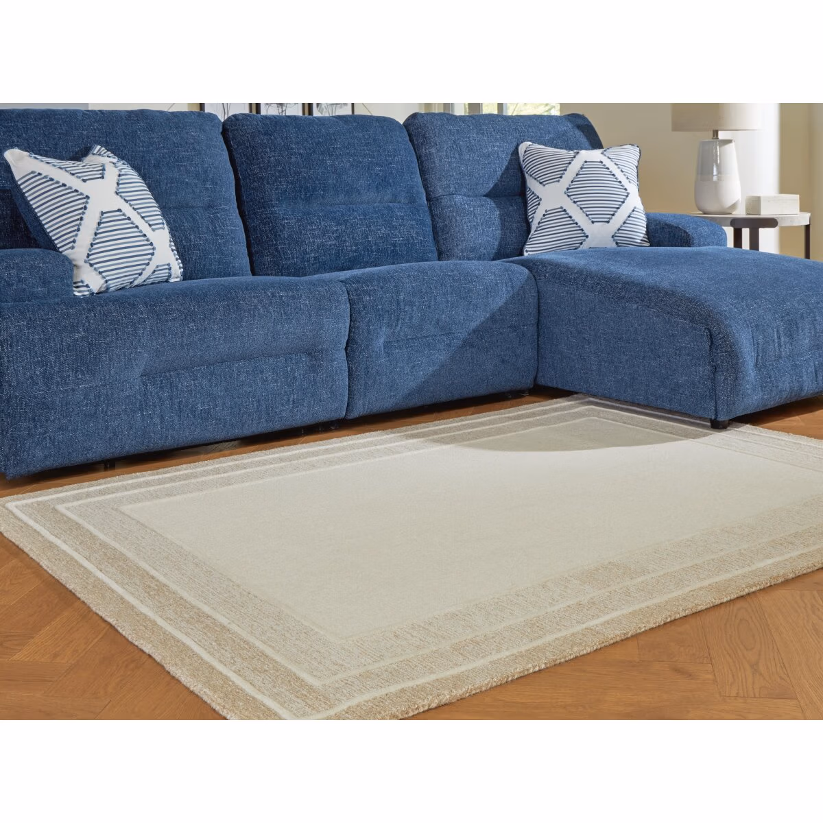 Teelgan Medium Rug - Image 3