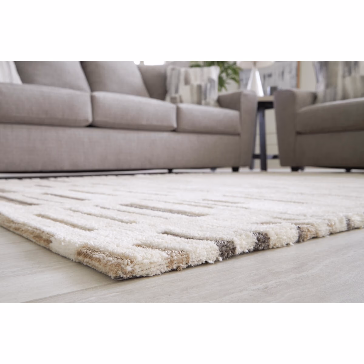 Leesdale 5' x 7' Rug - Image 4