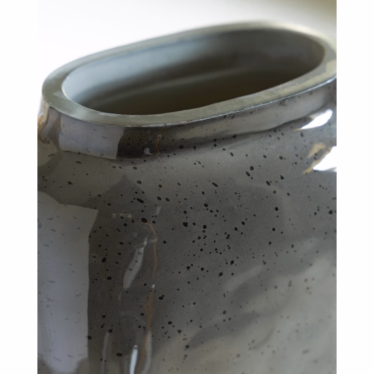 Kierlain Vase - Image 4