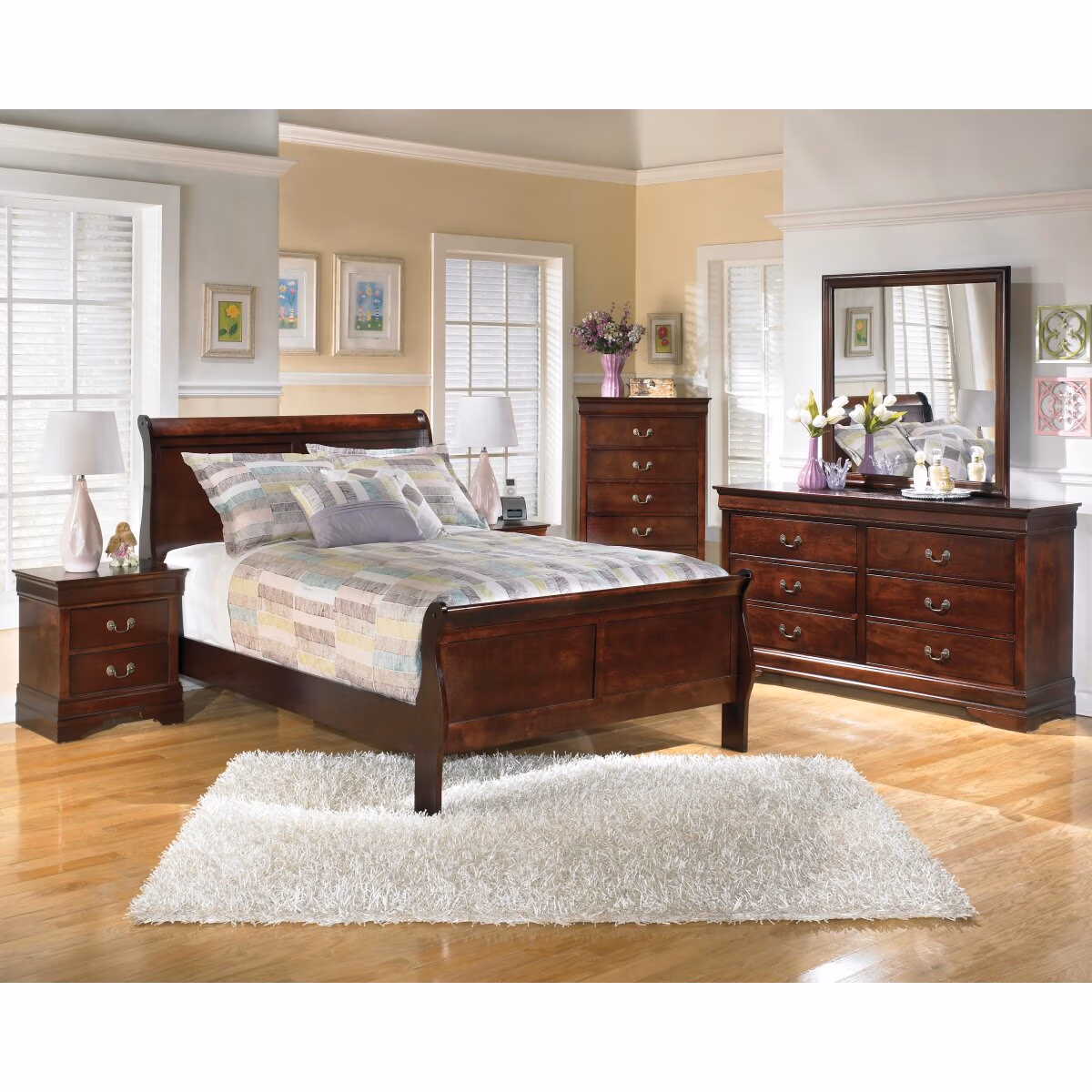 Alisdair Queen Sleigh Bed, Dresser and Chest - Image 13