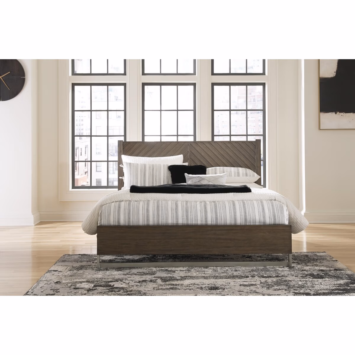 Arkenton King Panel Bed - Image 3