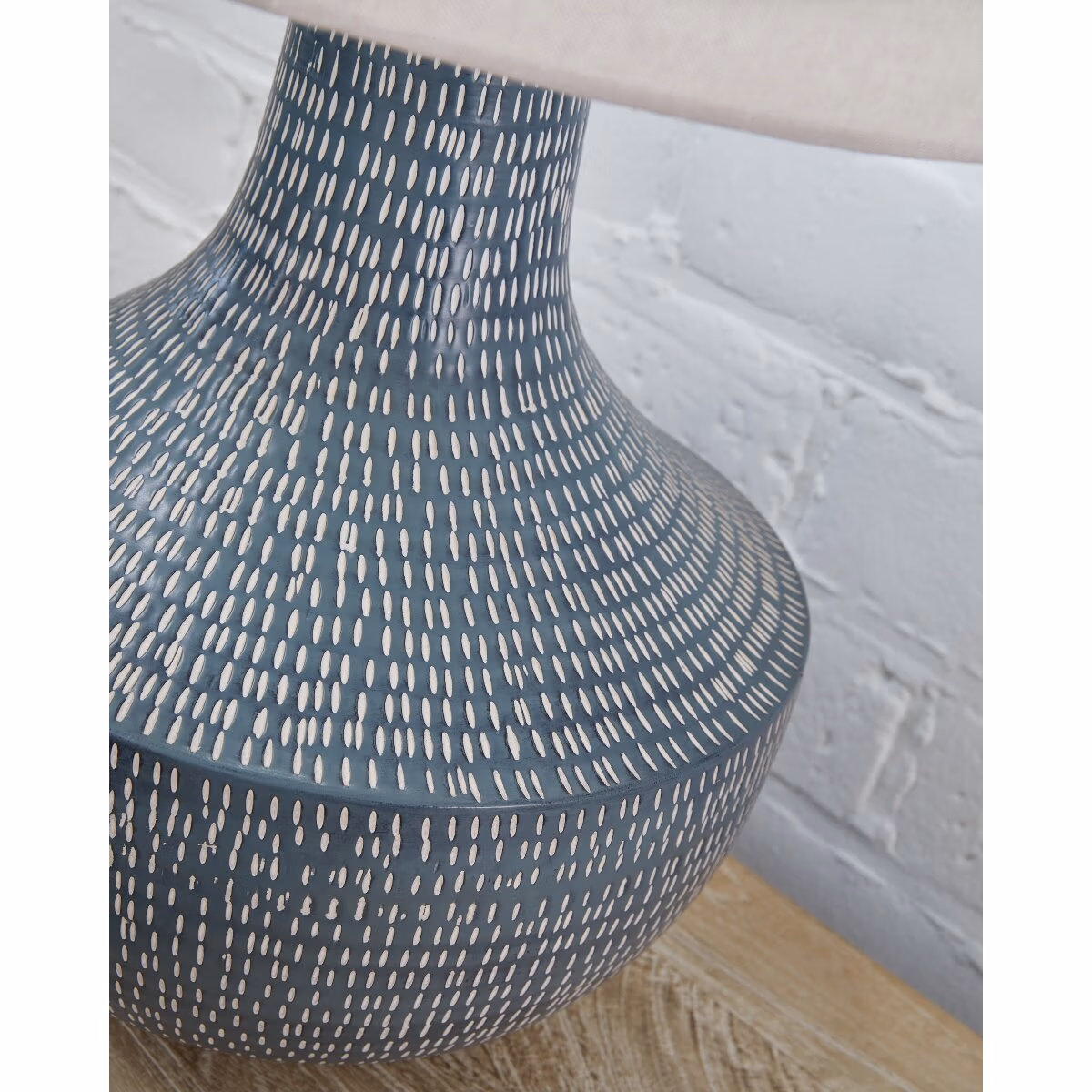 Schylarmont Table Lamp - Image 5