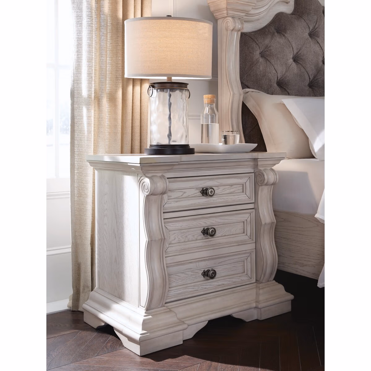 Bruchandi Nightstand - Image 3