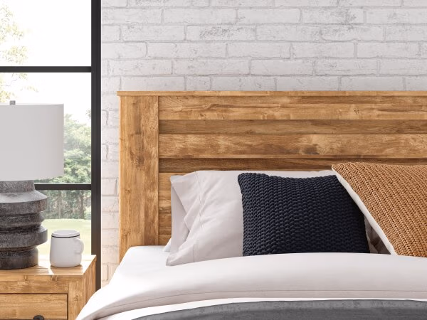 Maystonna Queen Panel Bed - Image 10