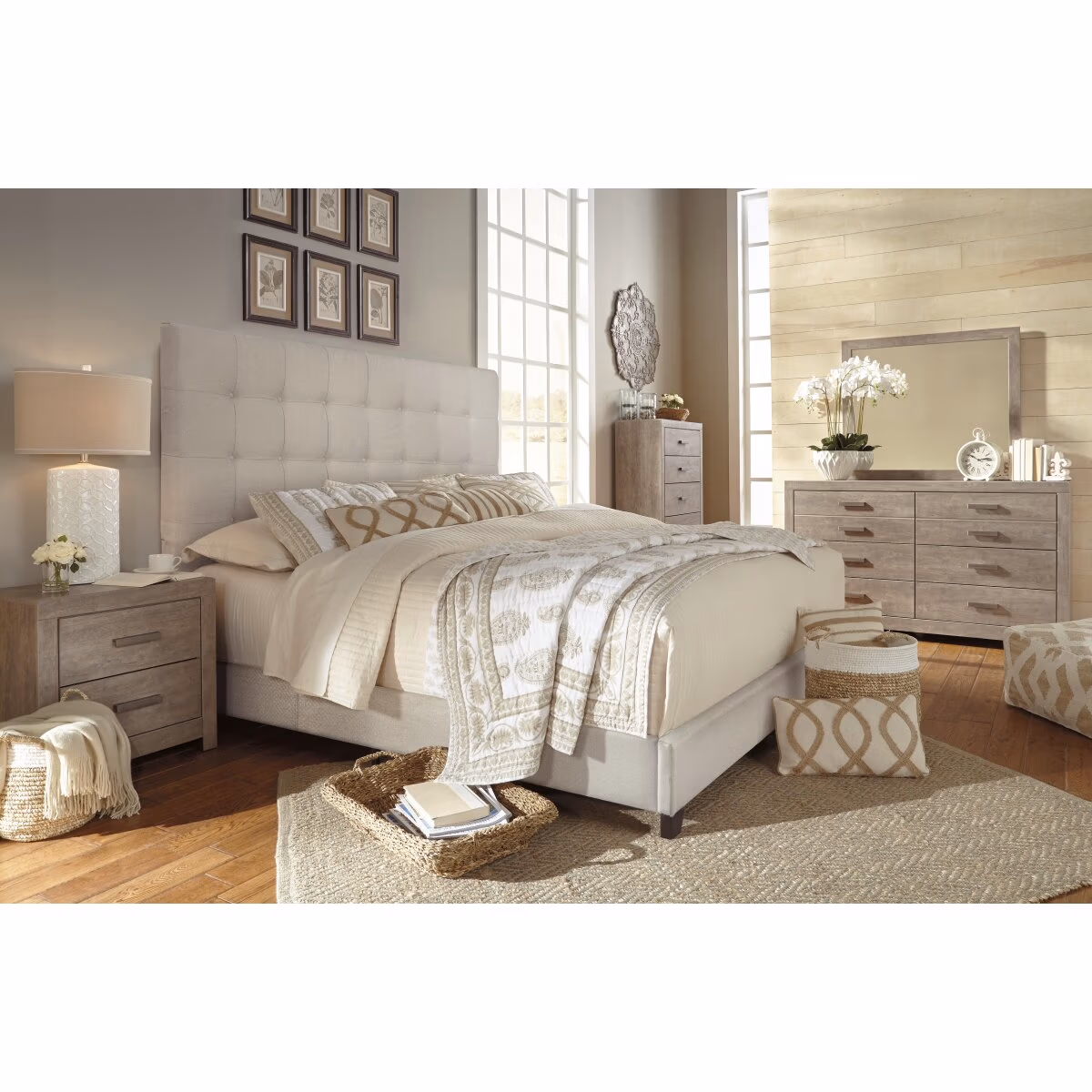 Dolante Queen Upholstered Bed - Image 9