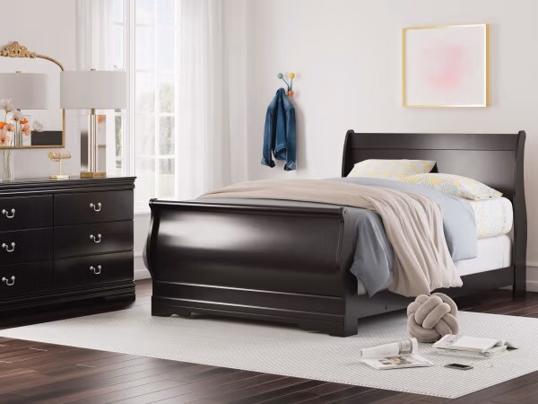 Huey Vineyard Full Sleigh Bed and Dresser - Image 7