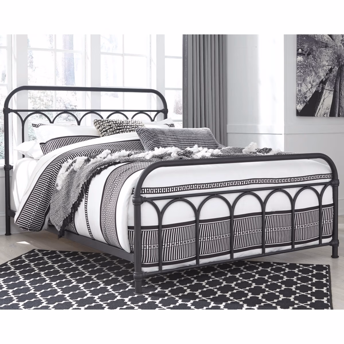 Nashburg Queen Metal Bed - Image 3