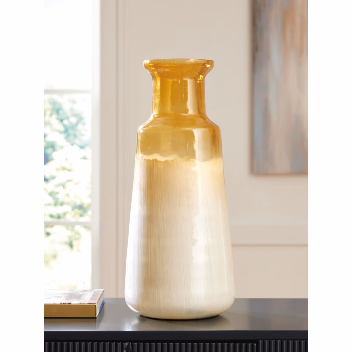 Wynburg Vase - Image 3