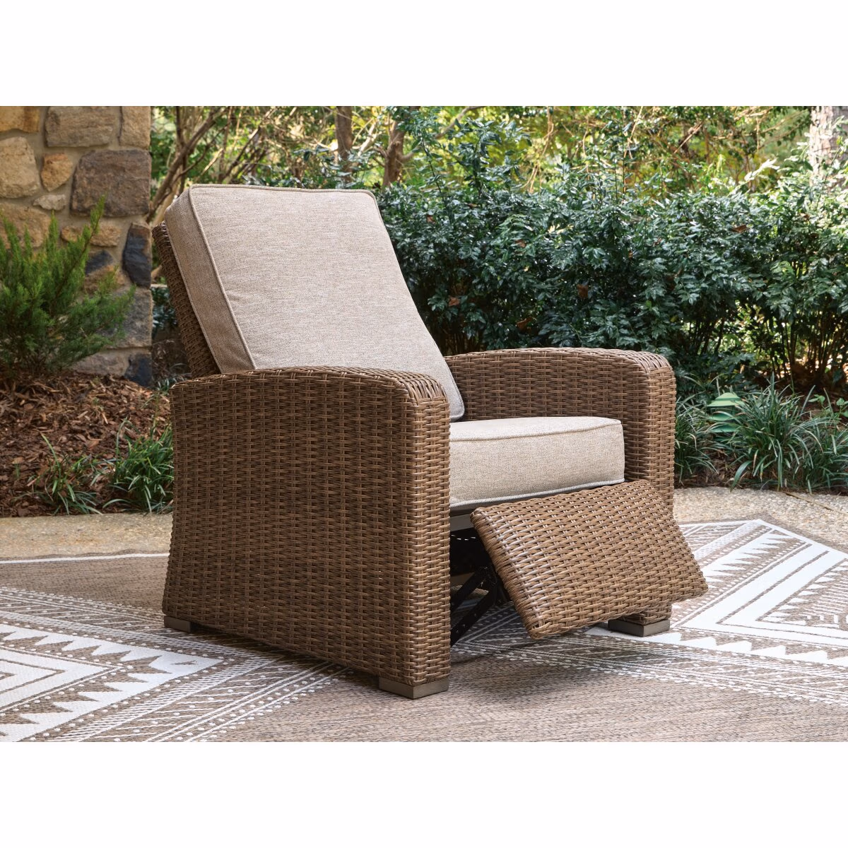 Laguna Heights Outdoor Recliner - Image 7