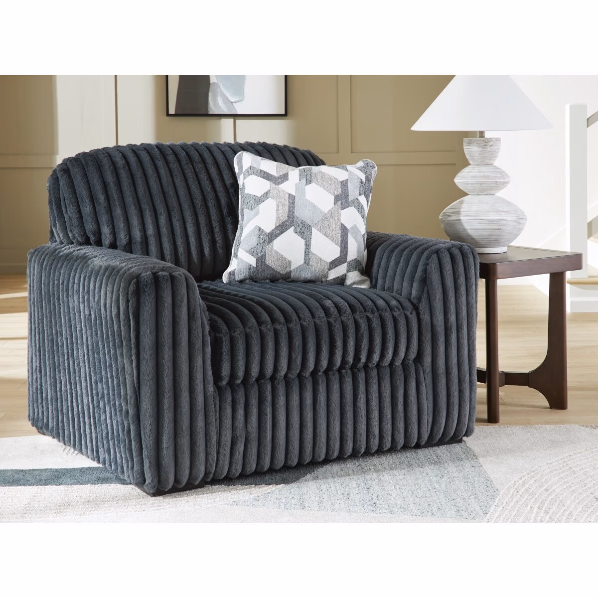 Midnight-Madness Oversized Chair - Image 3