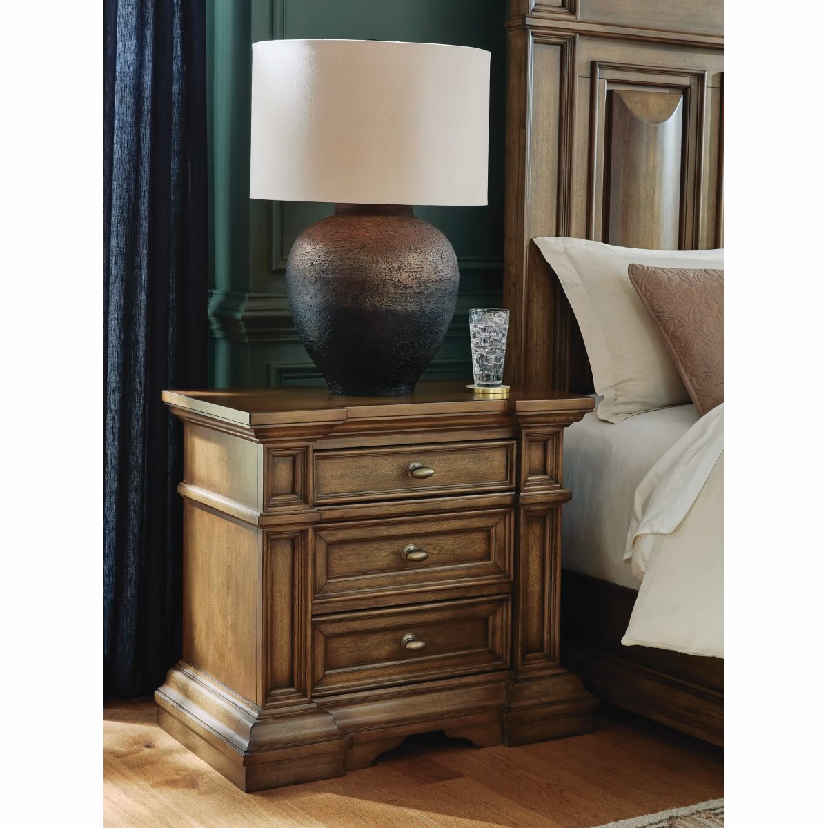 Frantanna Nightstand - Image 3