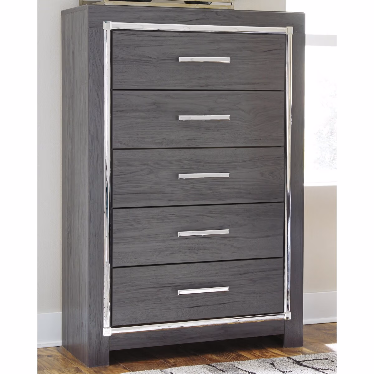 Lodanna Full Panel Bed, Dresser and Chest - Image 7