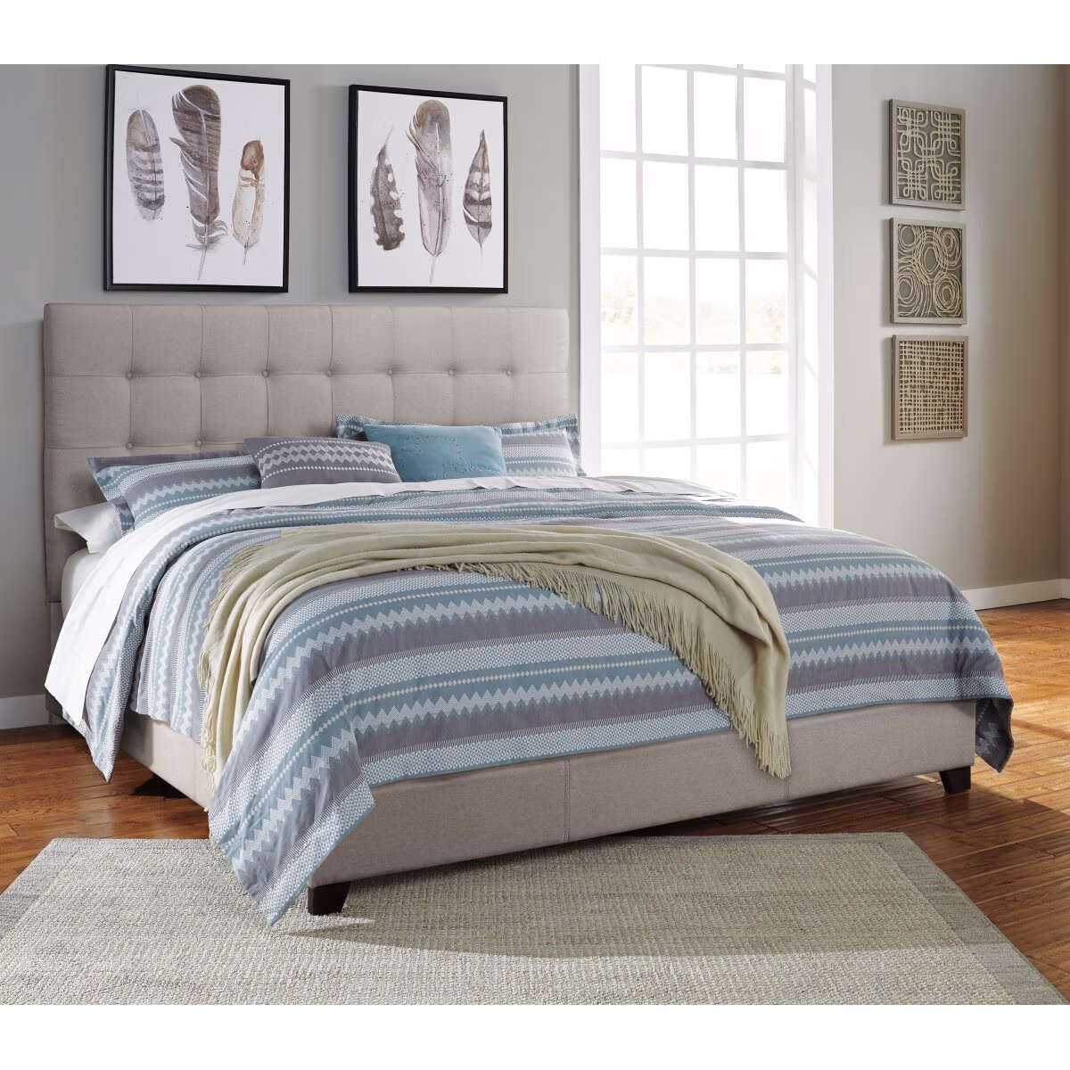 Dolante Queen Upholstered Bed - Image 5