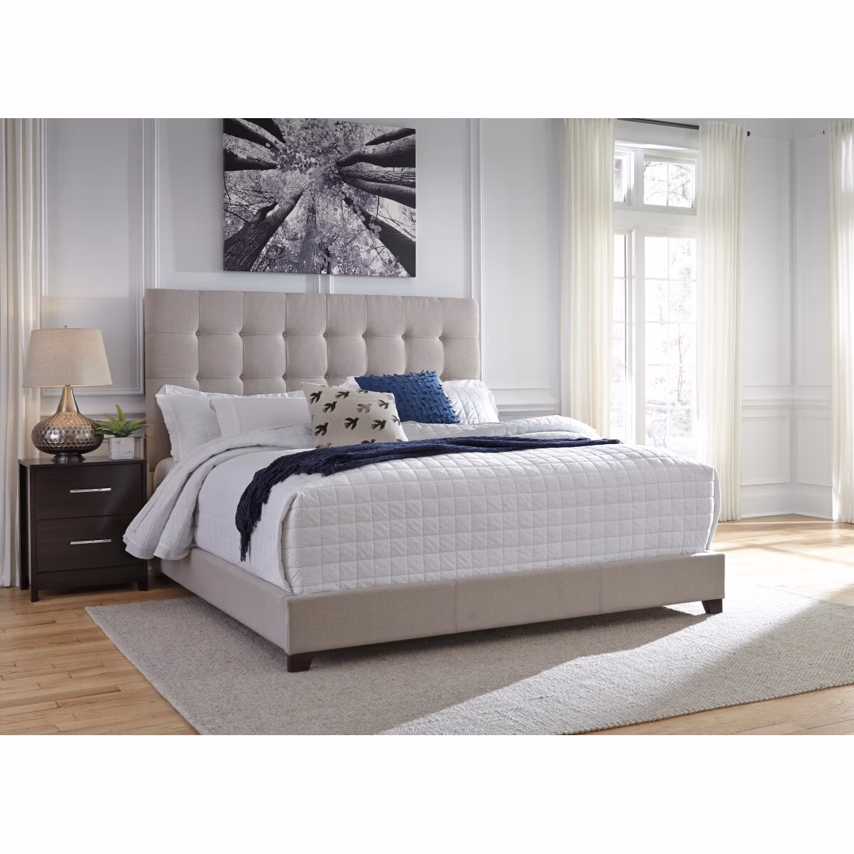Dolante Queen Upholstered Bed - Image 7