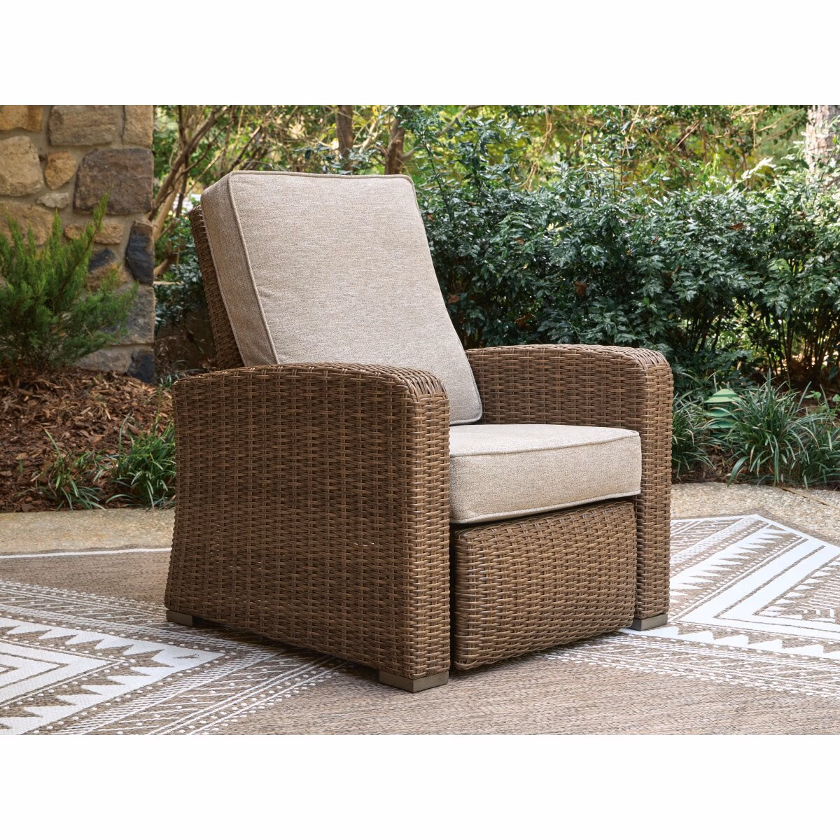 Laguna Heights Outdoor Recliner - Image 3